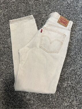 Levi's Women’s Cream Straight-Leg Jeans